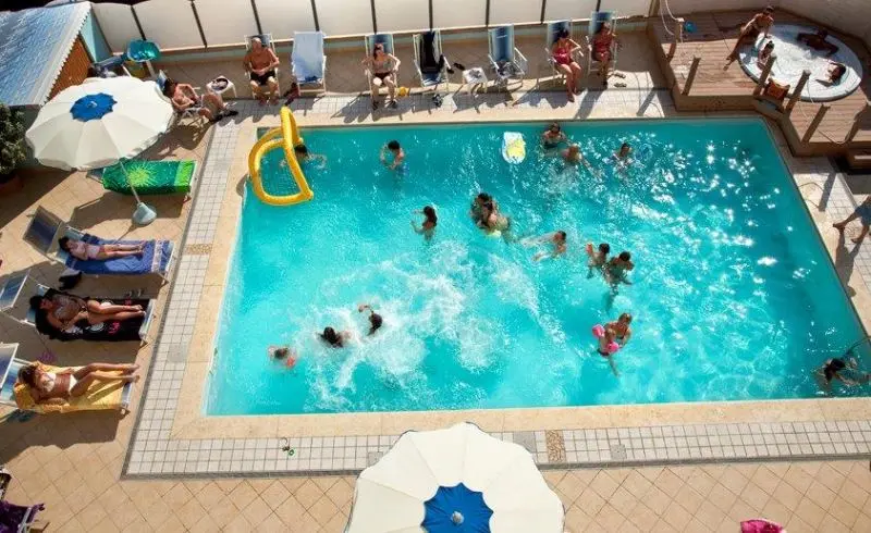 Hotel 3 stelle con piscina esterna riscaldata