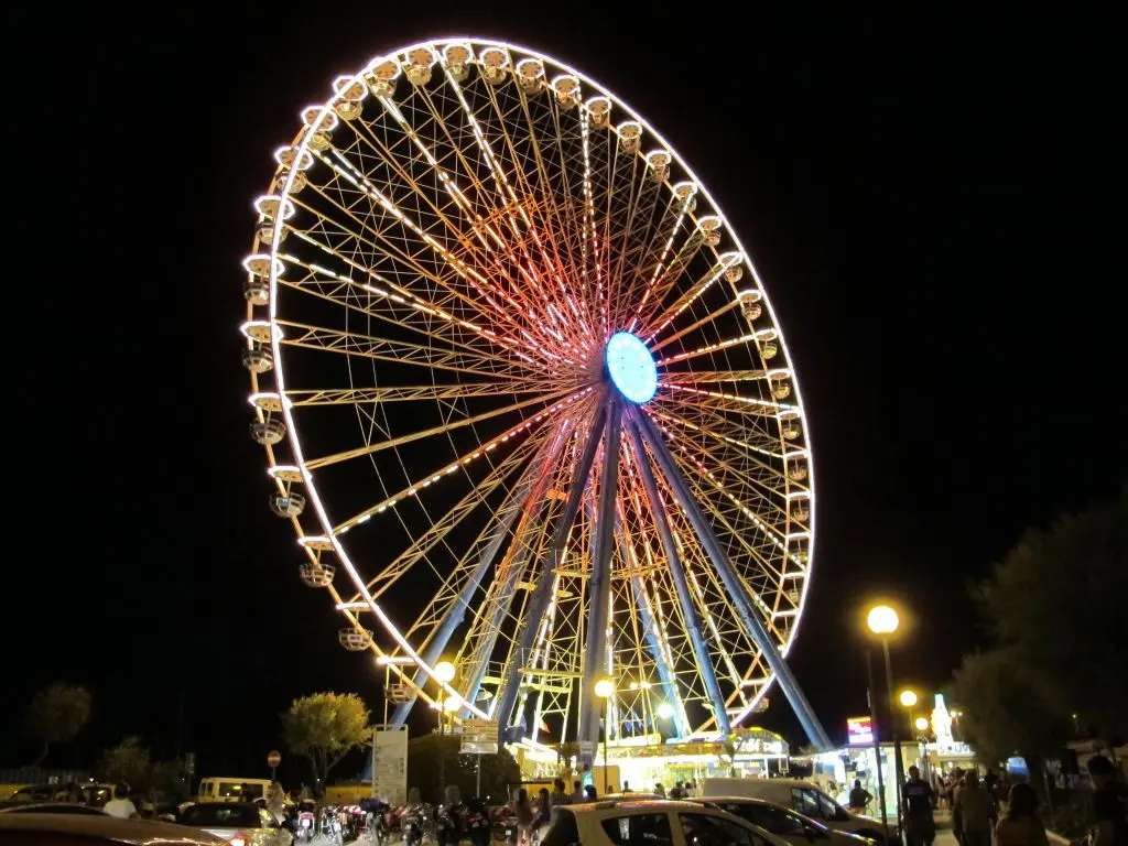 Ruota panoramica al porto di Rimini